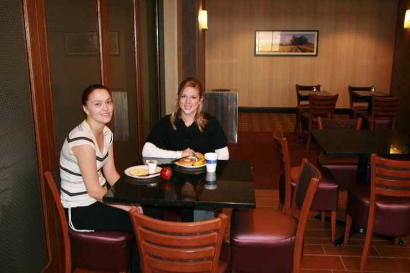 Hampton Inn & Suites Marshalltown Ресторан фото